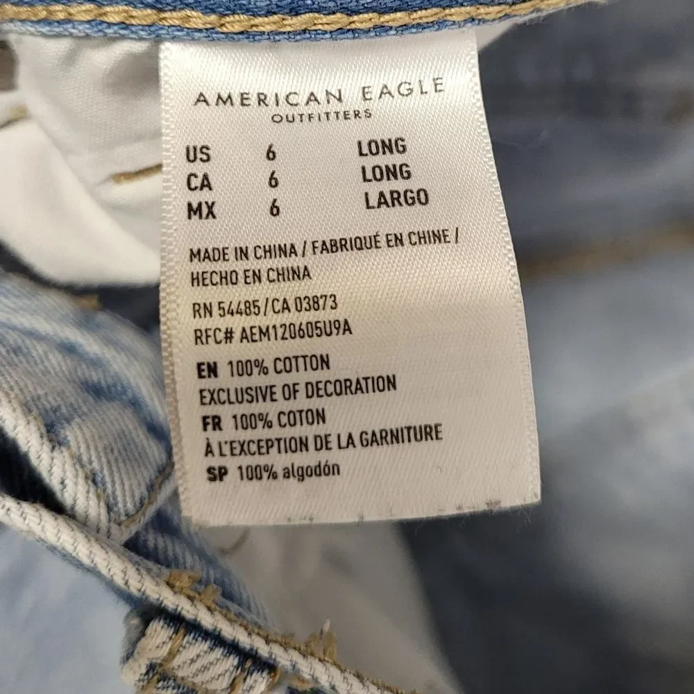 AMERICAN EAGLE distressed‎ destroyed cropped high rise mom jean 6 long